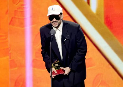Bad Bunny, durante a premiação na madrugada de sexta. FOTO: GETTY IMAGES FOR LATIN RECORDING ACADEMIC