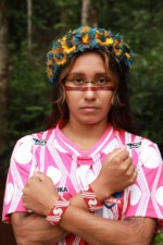 Aos 23 anos, jovem cacica Awanna Juruna brilha na COP e lidera aldeia no Xingu