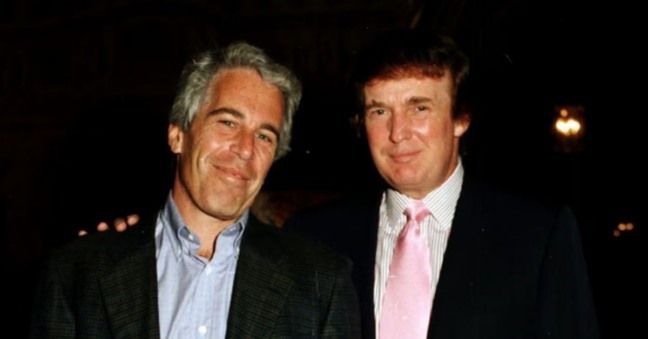 Jeffrey Epstein (à esquerda) e Donald Trump em foto de 1997. Foto: Reprodução internet