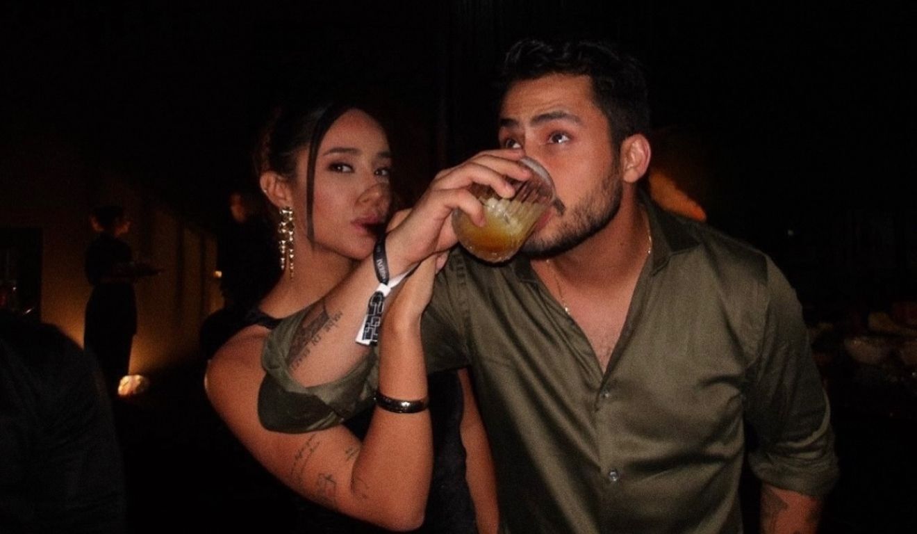 Após surgir com uma “morena misteriosa”, o cantor foi flagrado em clima de romance com outra mulher na Fazenda Talismã. Foto: Reprodução Após surgir com uma “morena misteriosa”, o cantor foi flagrado em clima de romance com outra mulher na Fazenda Talismã. Foto: Reprodução