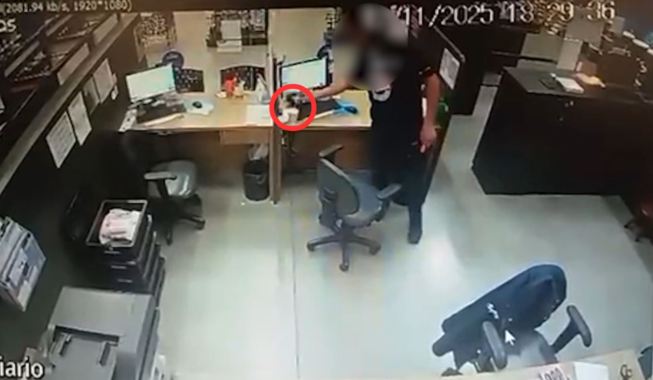 Homem é preso por adulterar sorvete de colega com sêmen Homem é preso por adulterar sorvete de colega com sêmen