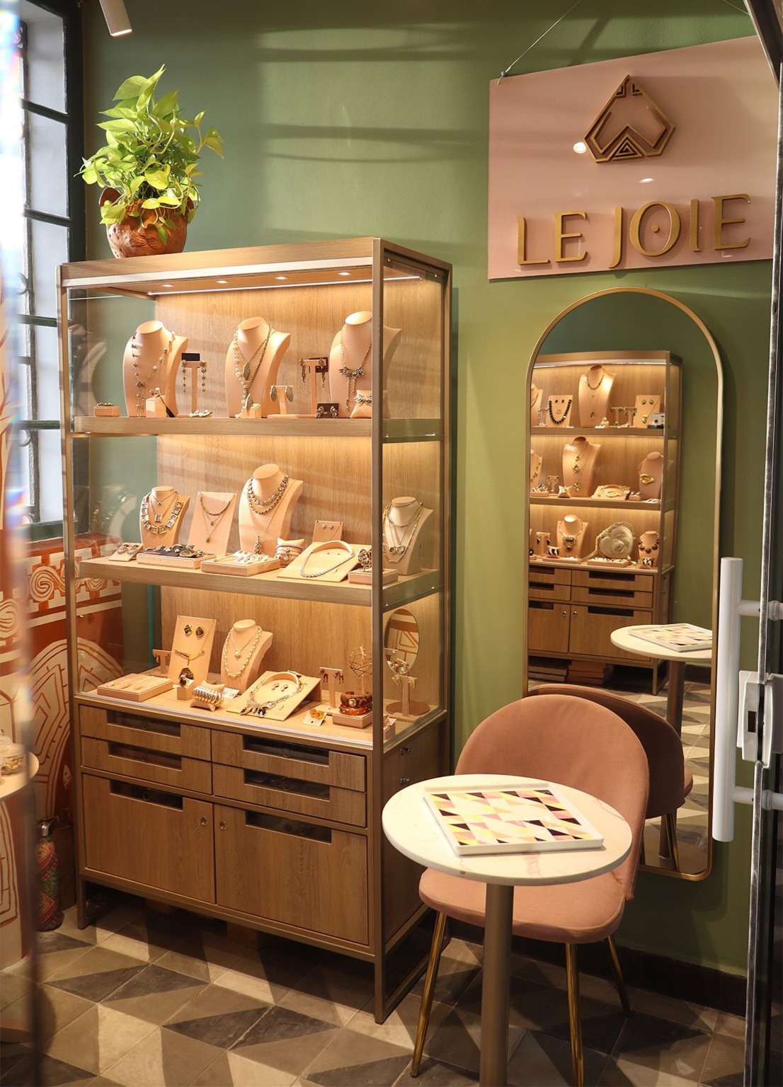 No charmoso Mercado de São Brás, a Le Joie brilha com suas peças cheias de estilo e DNA Amazônico No charmoso Mercado de São Brás, a Le Joie brilha com suas peças cheias de estilo e DNA Amazônico