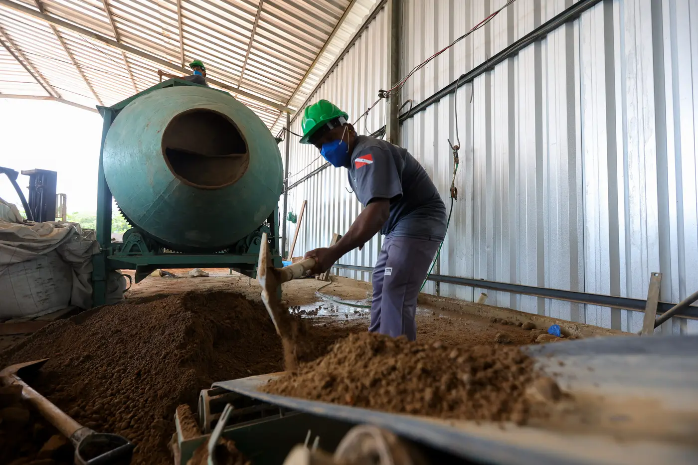 De resíduo a moradia: o material surpreendente que está erguendo casas na Amazônia