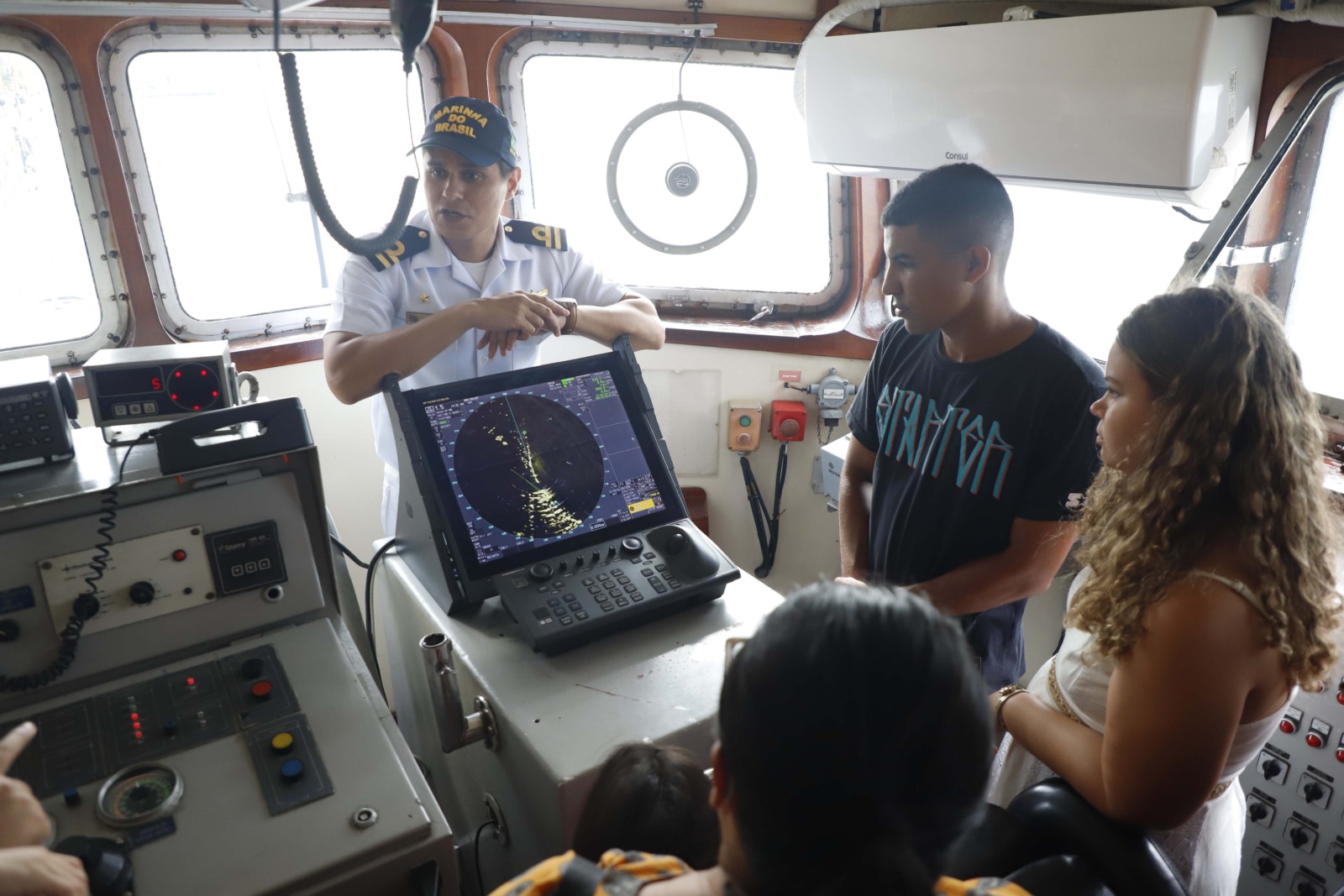 Marinha mostra poder naval e ciência em navios abertos ao público