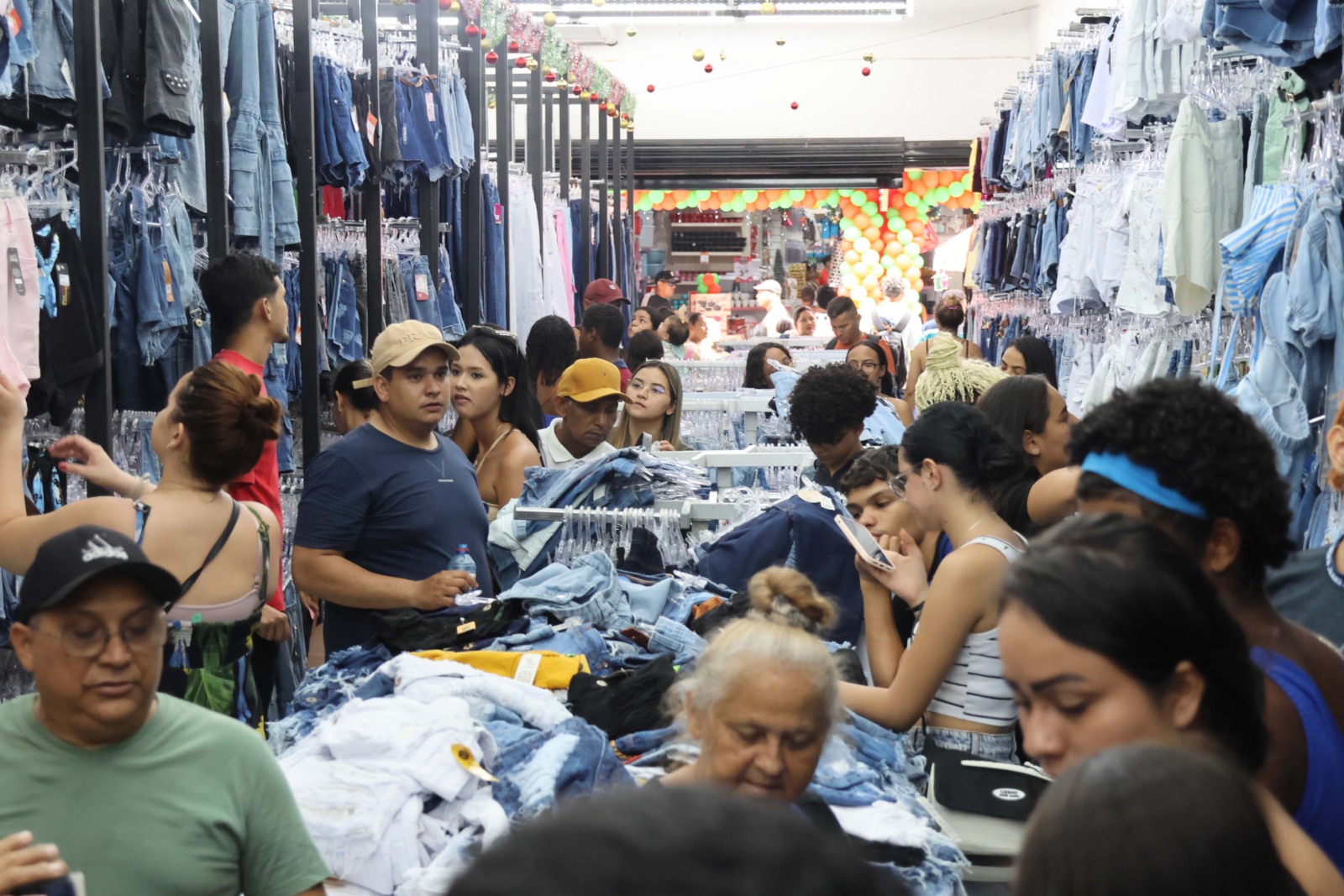 Vendas disparam e comércio de Belém vive fim de semana de lotação