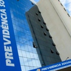 Reforma da Previdência prevê transições automáticas que começam a valer em janeiro de 2026, alterando idades mínimas, sistema de pontos e regras específicas para professores. Foto: Kebec Nogueira/Metrópoles