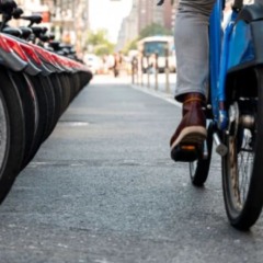 Equipamentos elétricos de baixa potência, como bicicletas e patinetes, não pagarão IPVA em 2026, segundo o governo federal. Foto: Freepik