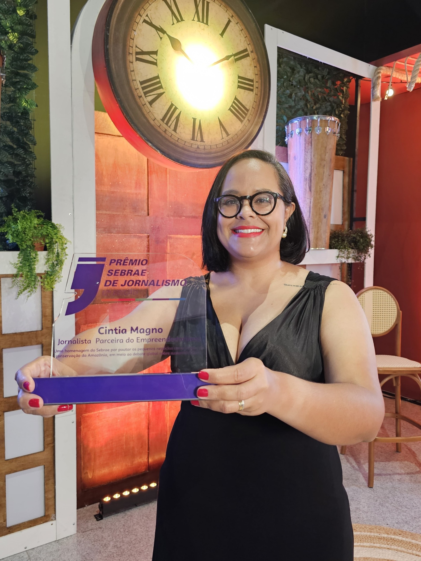 Cintia Magno recebe prêmio nacional por cobrir empreendedorismo na Amazônia