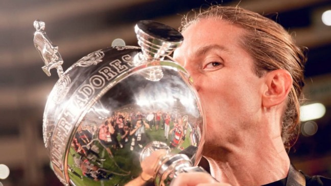 Filipe Luís aguarda definição do Flamengo enquanto passa férias na Espanha - Foto reprodução: Filipe Luís/ Instagram