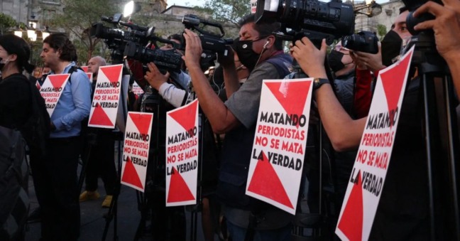 Protestos e homenagens a jornalistas assassinados expõem a escalada de violência contra a imprensa na América Latina. Foto: Marta Guillén via Twitter