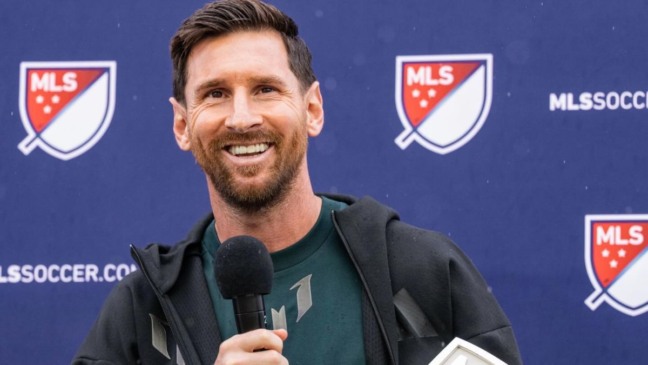 Índia constrói estátua de 21 metros de Lionel Messi para turnê GOAT Tour 2025. Saiba detalhes da homenagem e eventos com o craque argentino no país.