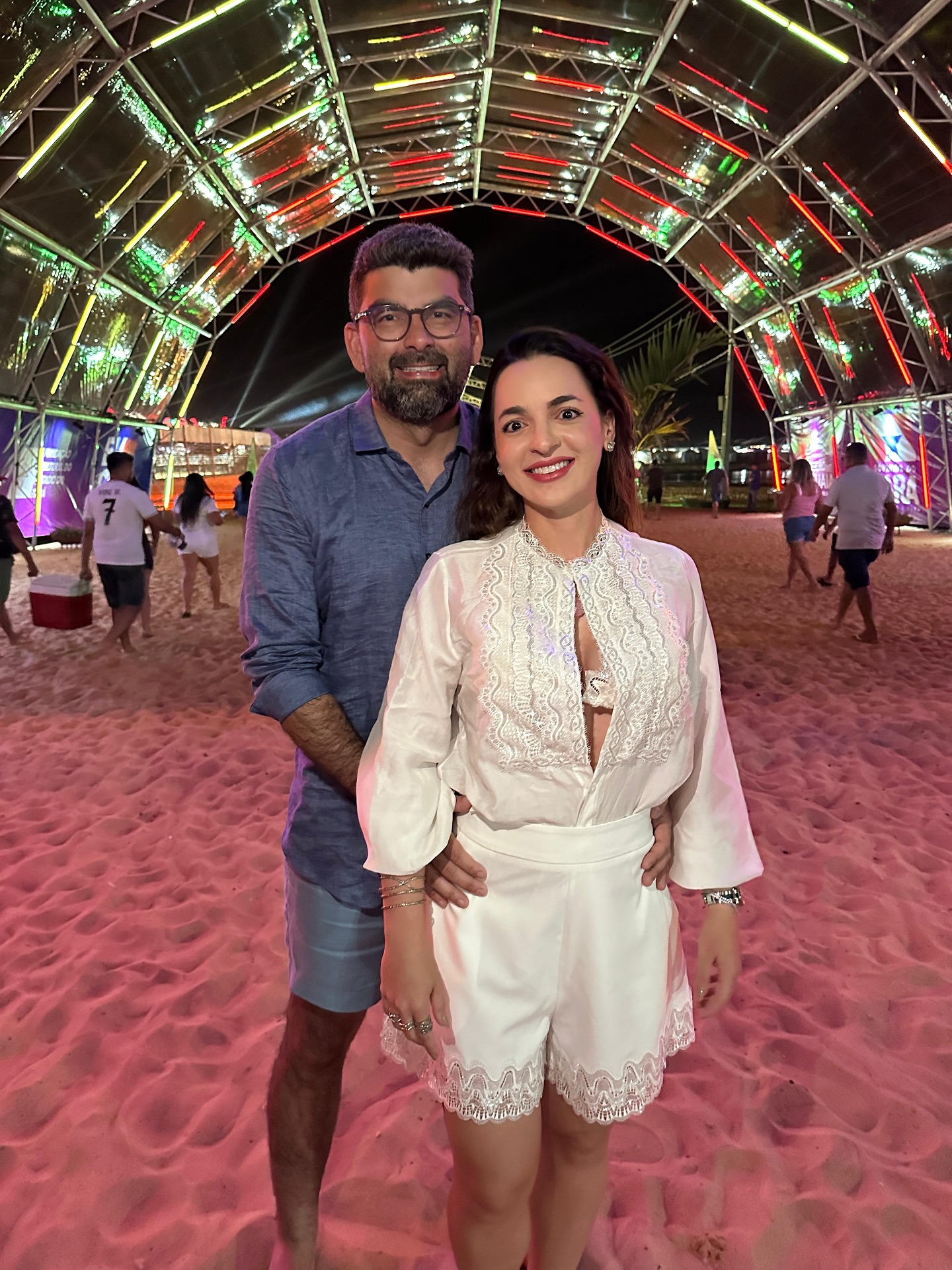 Deputada manda R$ 15 milhões e empresários bancam jatinho e mansão do marido