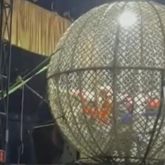 Acidente interrompe n&uacute;mero do Globo da Morte; v&iacute;deo