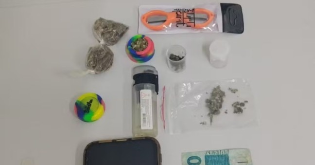 Conselheiro tutelar convida adolescente para fumar maconha e é preso