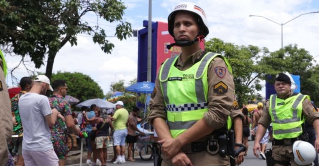 Tribunal de Justiça de Minas Gerais confirma indenização a jovens agredidos por policiais militares no Carnaval.