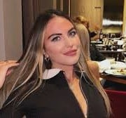 Túmulo da modelo Pamela Genini no cemitério de Strozza foi violado por criminosos que roubaram a cabeça do cadáver. Túmulo da modelo Pamela Genini no cemitério de Strozza foi violado por criminosos que roubaram a cabeça do cadáver.