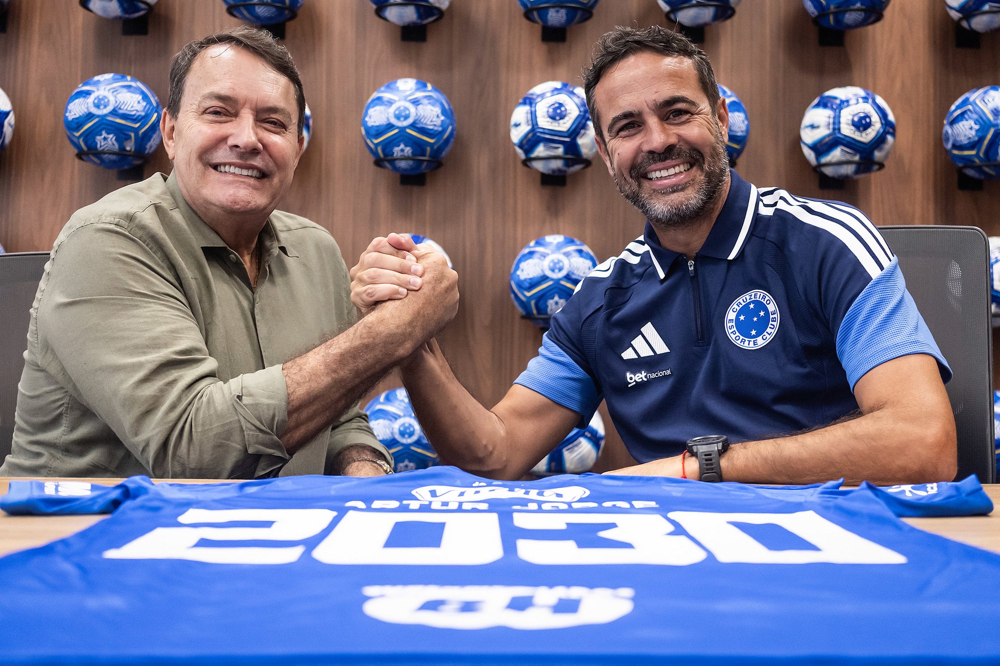 Cruzeiro renova com Artur Jorge após apenas quatro jogos até 2030