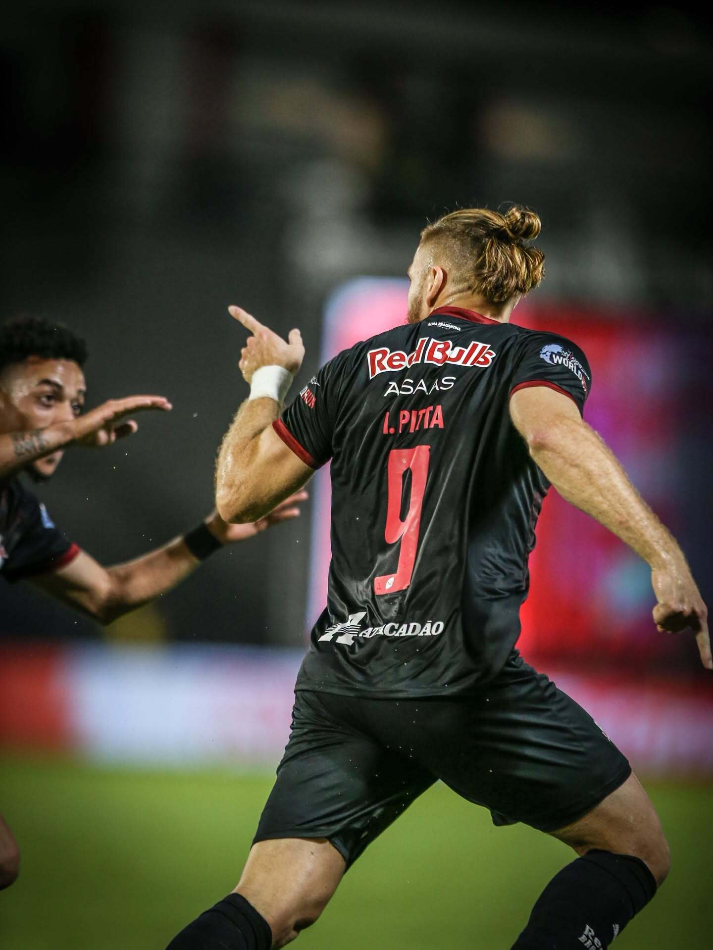 Hat-trick de Pitta derruba o Remo e afunda o Leão na tabela