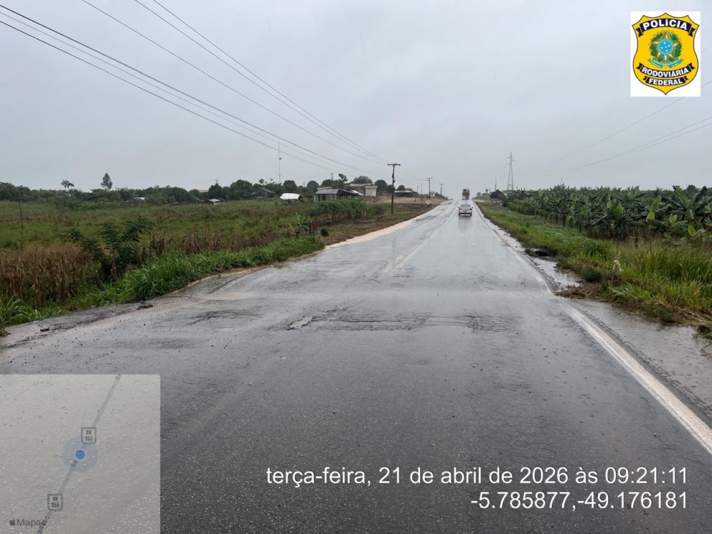Equipes da PRF monitoram trecho com risco de rompimento na BR-155, no sudeste do Pará.