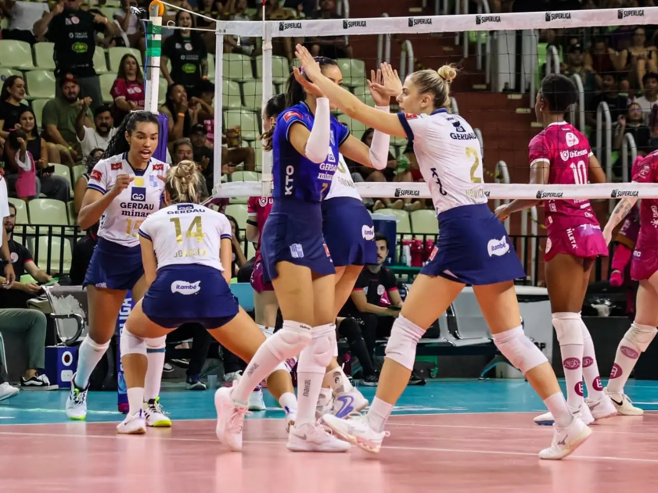 Superliga Feminina: três times garantidos na semi e última vaga em aberto