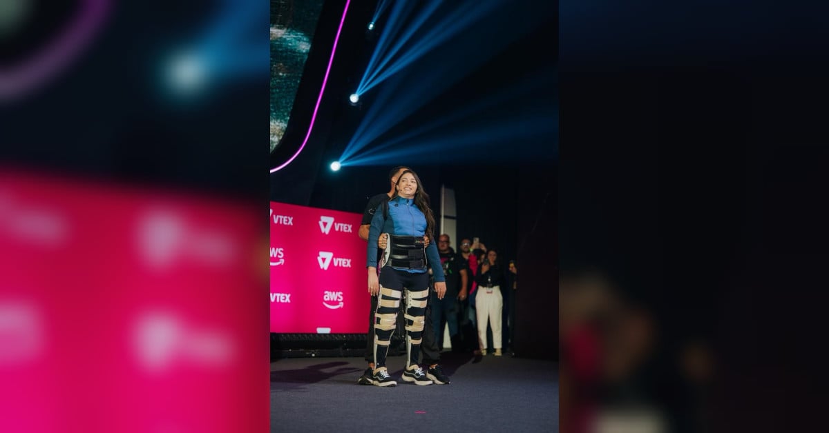 Laís Souza emociona público ao surgir caminhando em premiação – ASSISTA!