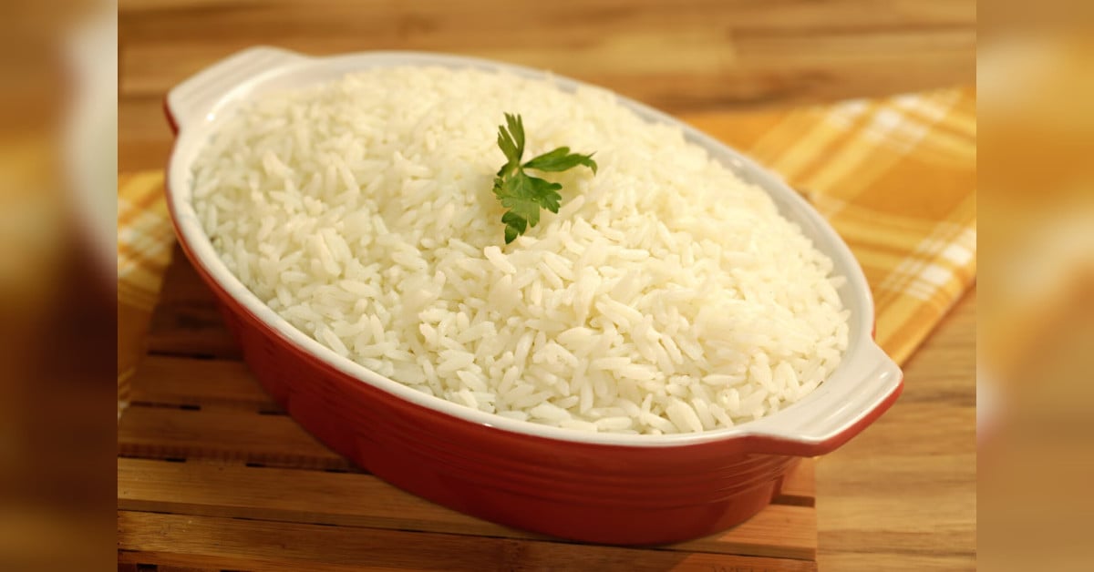 Arroz branco engorda? Entenda o papel do alimento na dieta