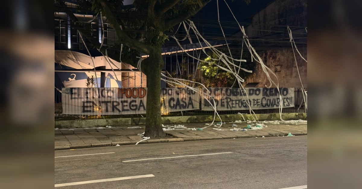 Assista! Torcida do Remo protesta na sede social: ‘Elenco iFood’