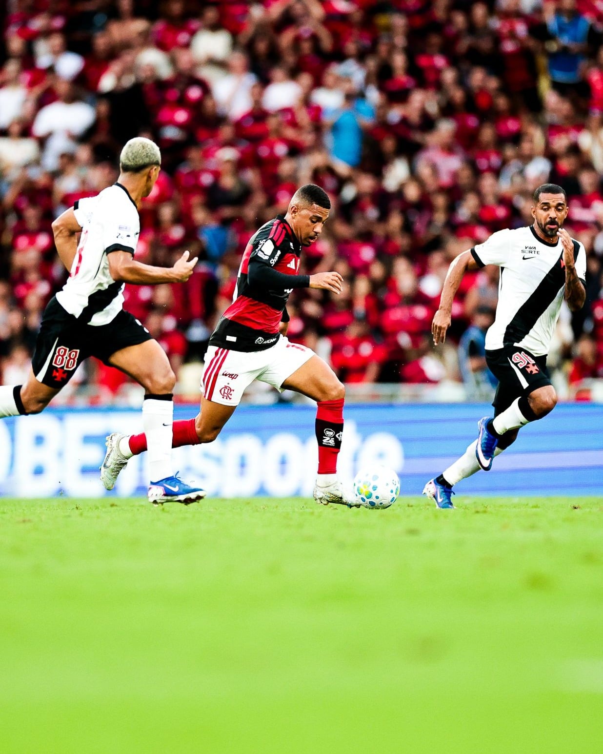 Vasco busca empate em jogaço contra o Flamengo