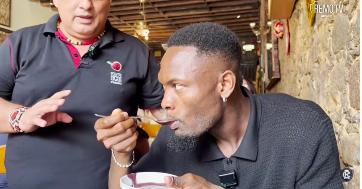 Camaronês do Remo prova tacacá e açaí paraense e reação viraliza