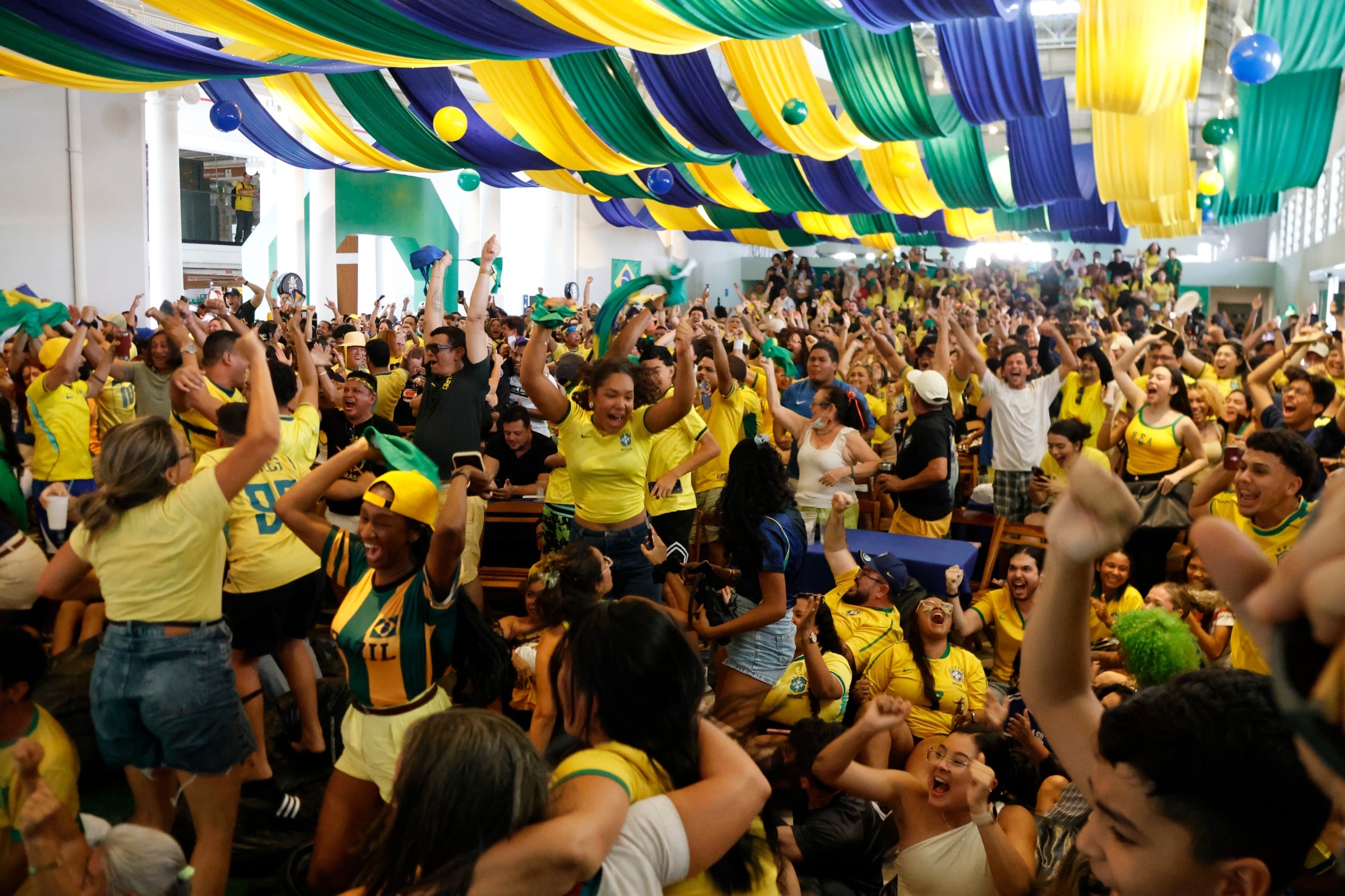 Belém celebra vitória do Brasil e vive noite de festa; veja as fotos