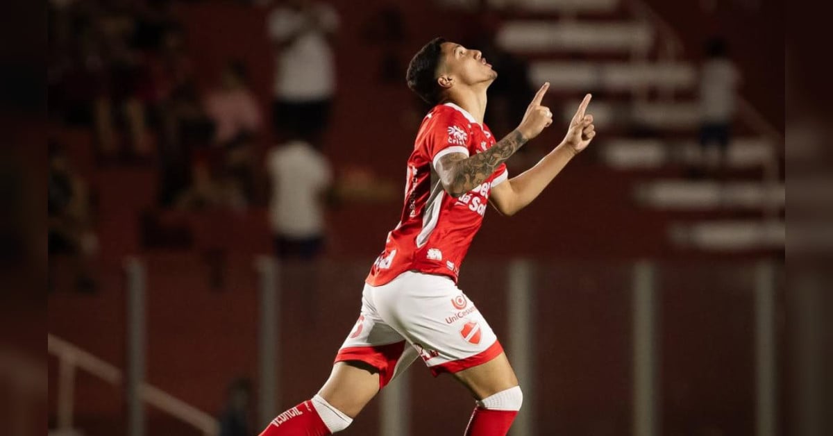 Flamengo negocia contratação de Gustavo Puskas, promessa do Vila Nova