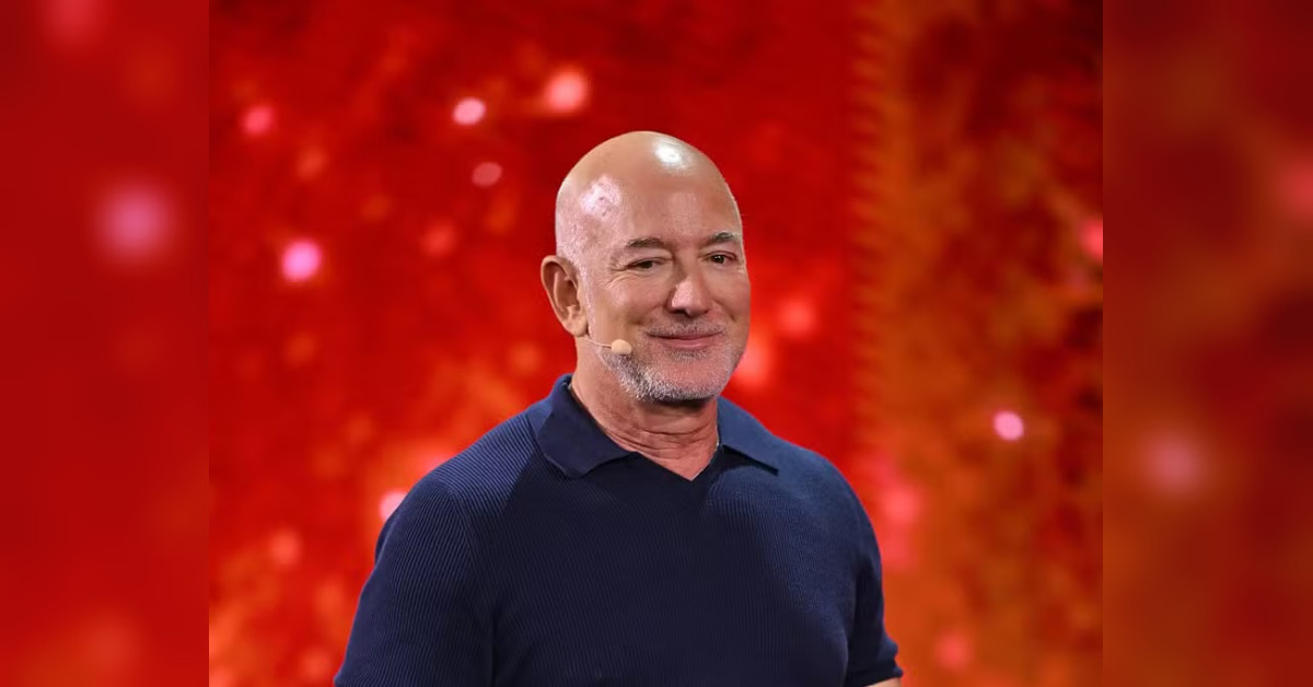 Jeff Bezos e Eduardo Saverin se aproximam de consórcio para comprar 30% do Liverpool