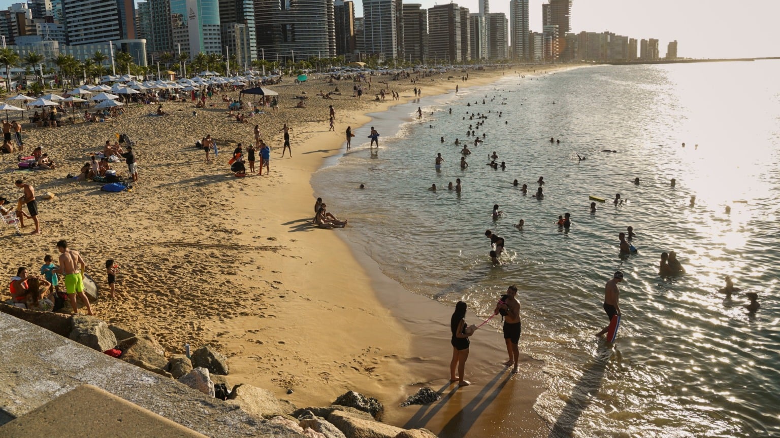 Fortaleza (CE) — 2.582.360 habitantes Fortaleza (CE) — 2.582.360 habitantes