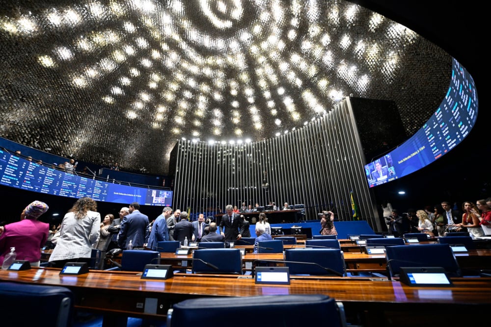 Senado aprova fim da escala 6x1 em primeiro turno por 75 votos a 1