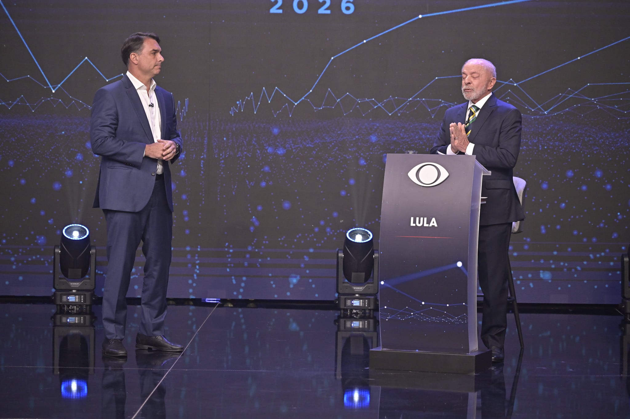 Band chega a 15 pontos e ultrapassa a Globo durante debate presidencial