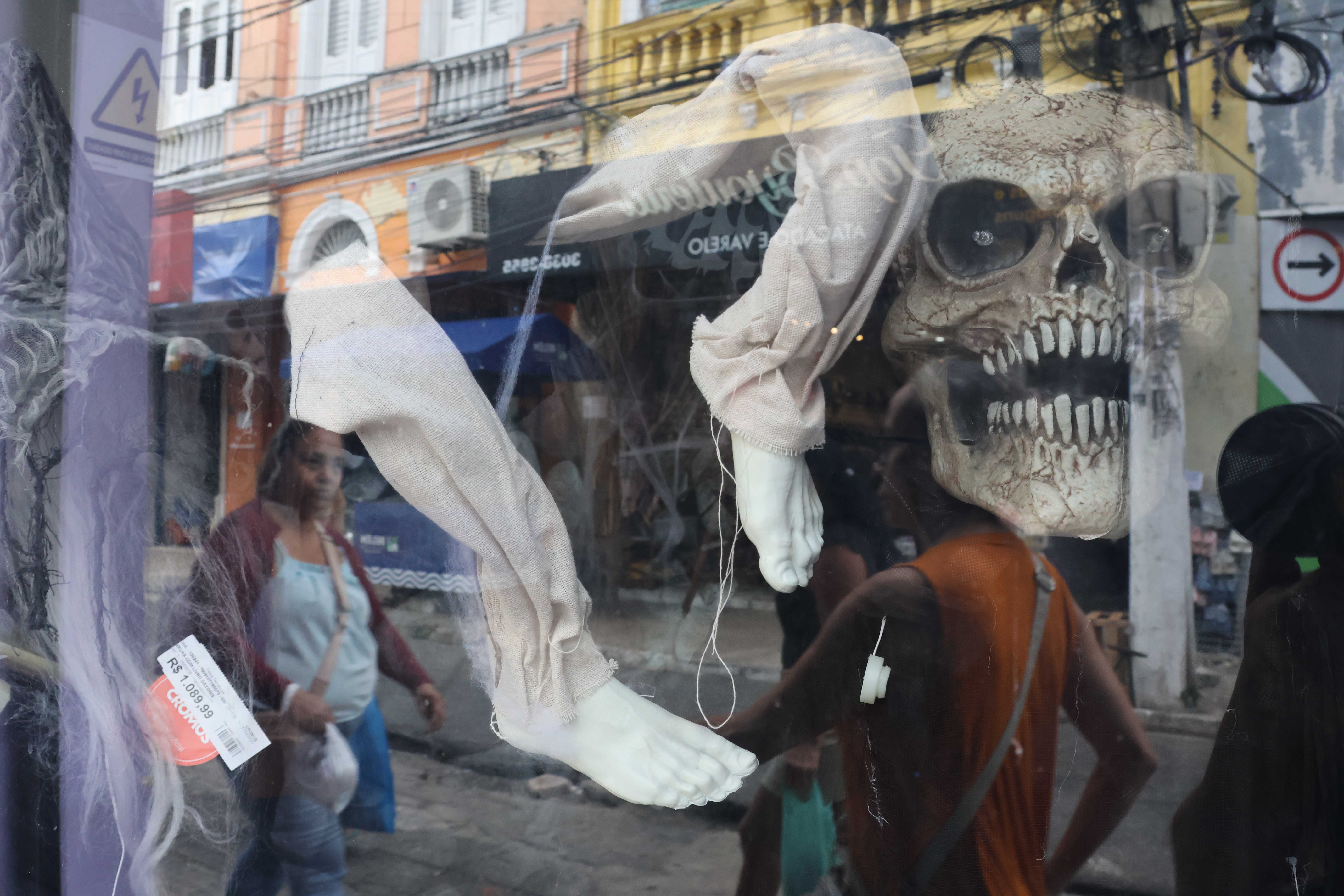 Do vampiro à decoração assustadora: Halloween movimenta lojas de Belém