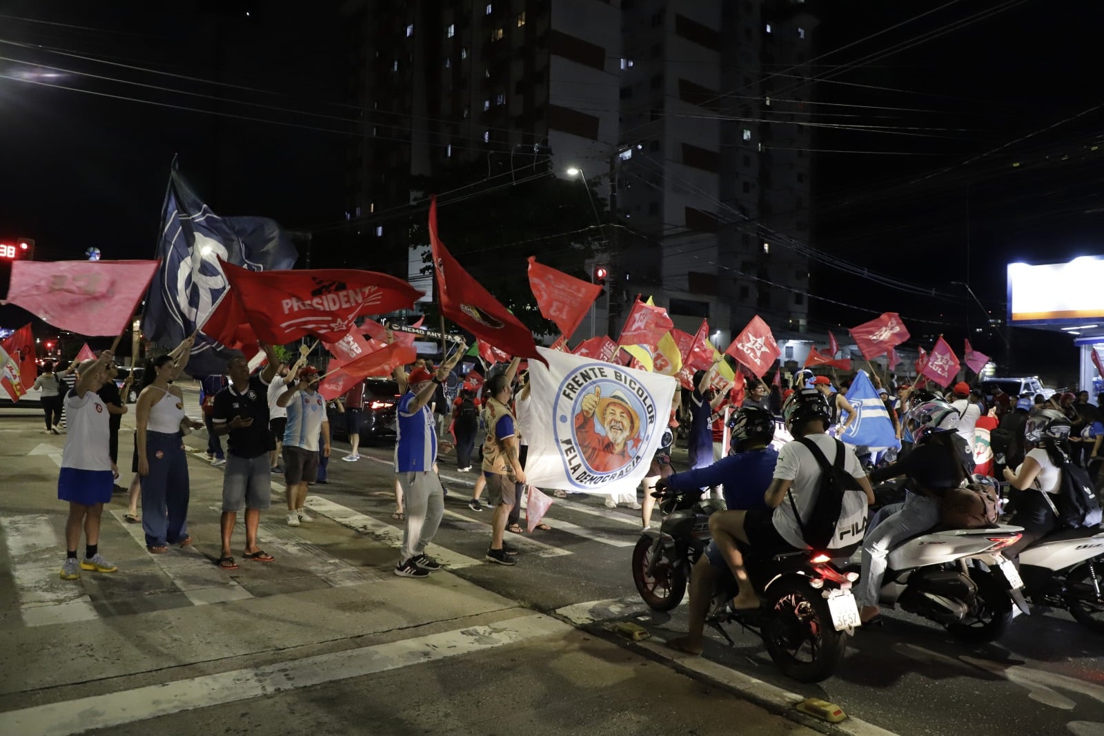 Torcedores de Remo e Paysandu se unem em ato pró-Lula em Belém