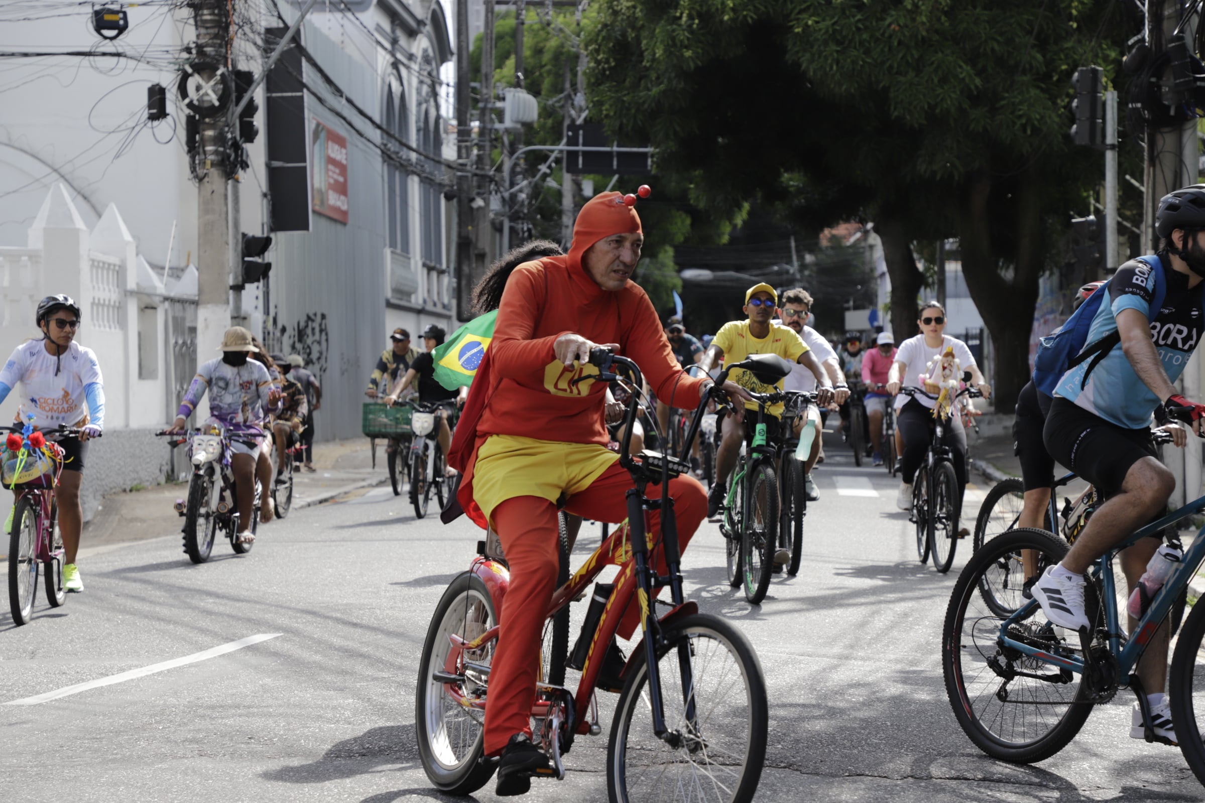 Ciclo Romaria tem show de bicicletas estilizadas com símbolos do Círio