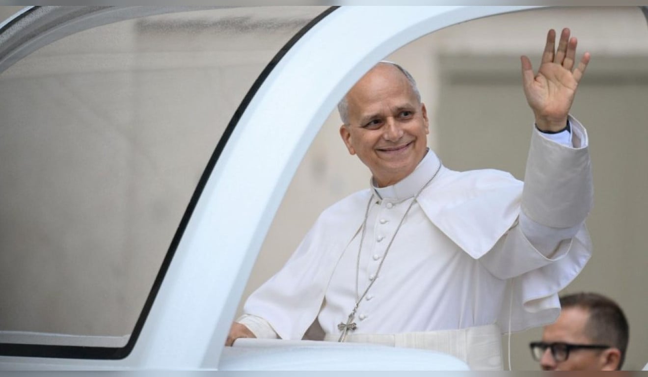 Veja as imagens: Papa Leão XIV anda de papamóvel e reza com fiéis na primeira audiência após a cirurgia