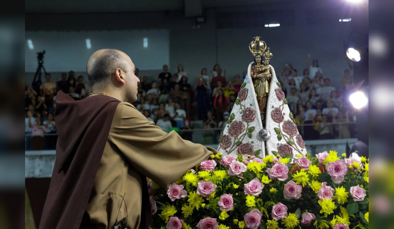 Frei Gilson no Círio: Escolas fecham e ruas são interditadas para receber o show; veja os trechos