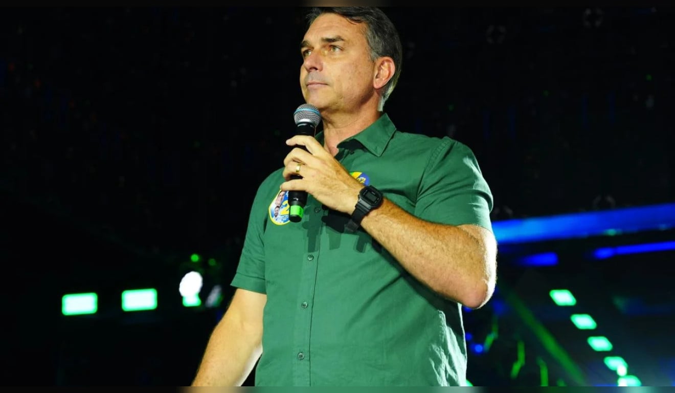 Carta de 47 bispos católicos diz que Flávio Bolsonaro ameaça democracia no 2º turno