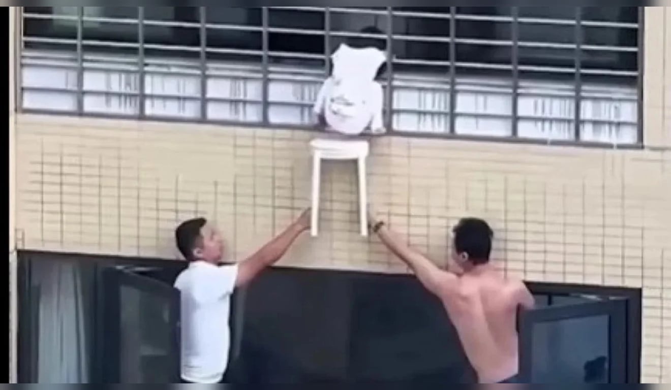 Criança fica presa em grade de janela no 12º andar; veja como foi o resgate